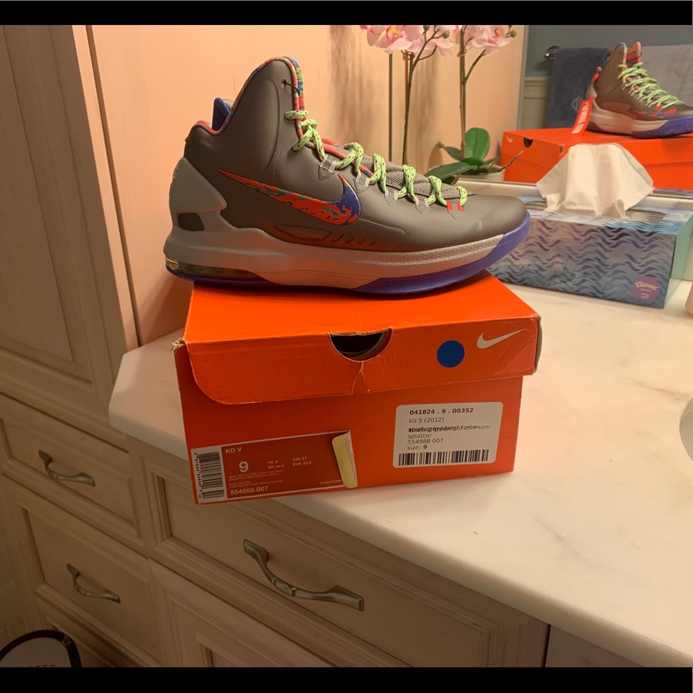 Nike KD 5 splatter basketball sneakers. Size 9.